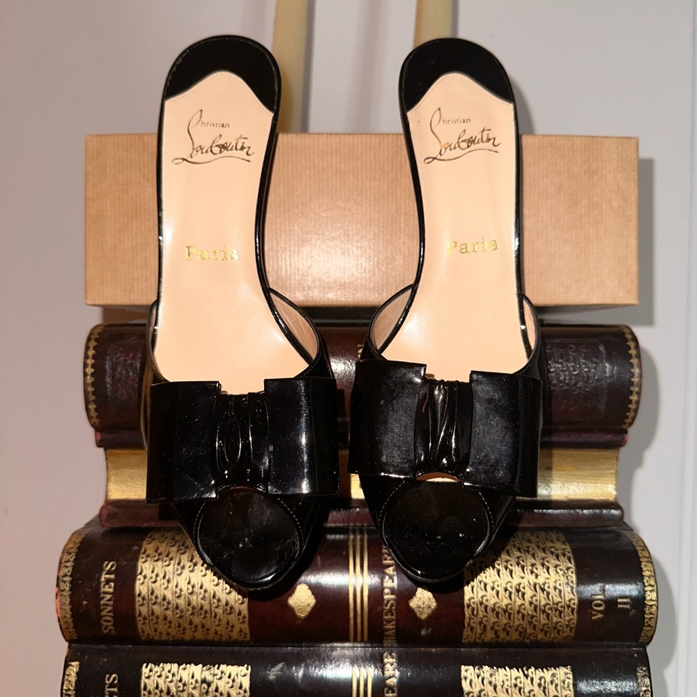 Christian Louboutin SIGNED patent leather heels. Never Worn!